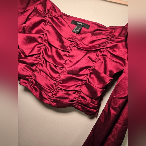 Forever 21 Burgundy Womens Long Sleeve Crop Satin Ruched Top Size Medium - Picture 3 of 6